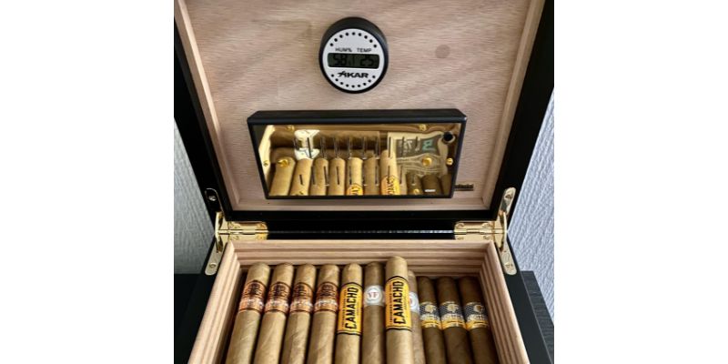 digital humidor with cigars