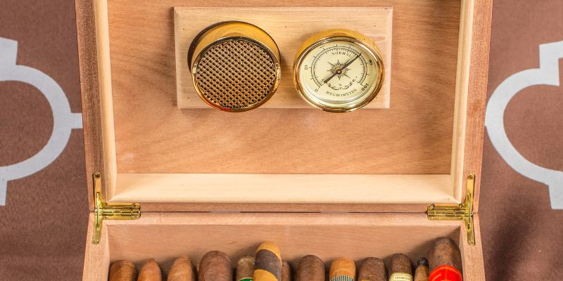 humidor with humidifier and hygrometer